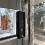 Khóa vân tay cửa kính G200 (ttlock)